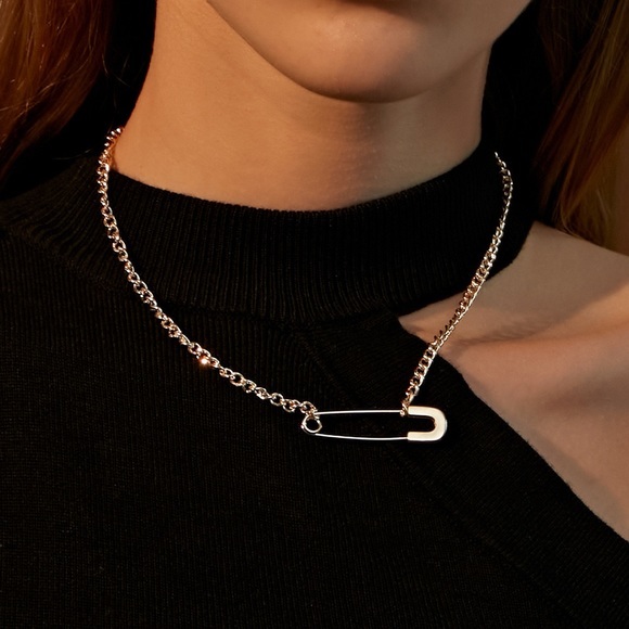 3/$30 π Safety Pin Necklace - Picture 1 of 3